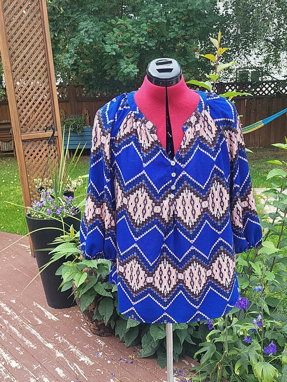 fig and flower Royal Blue and Pink Geometric V-Neck Blouse